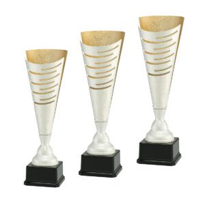 Zestaw eleganckich pucharów sportowych w promocyjnej cenie od Nagrodzony.pl, idealnych na turnieje i wydarzenia.